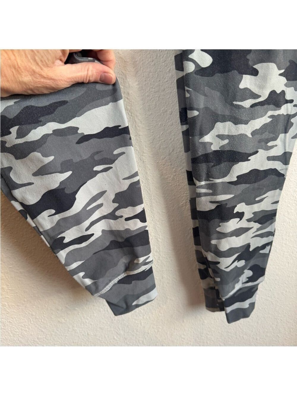 ZYIA ACTIVE ‘Unwind ‘ Joggers White Snow Camo - Picture 6 of 13